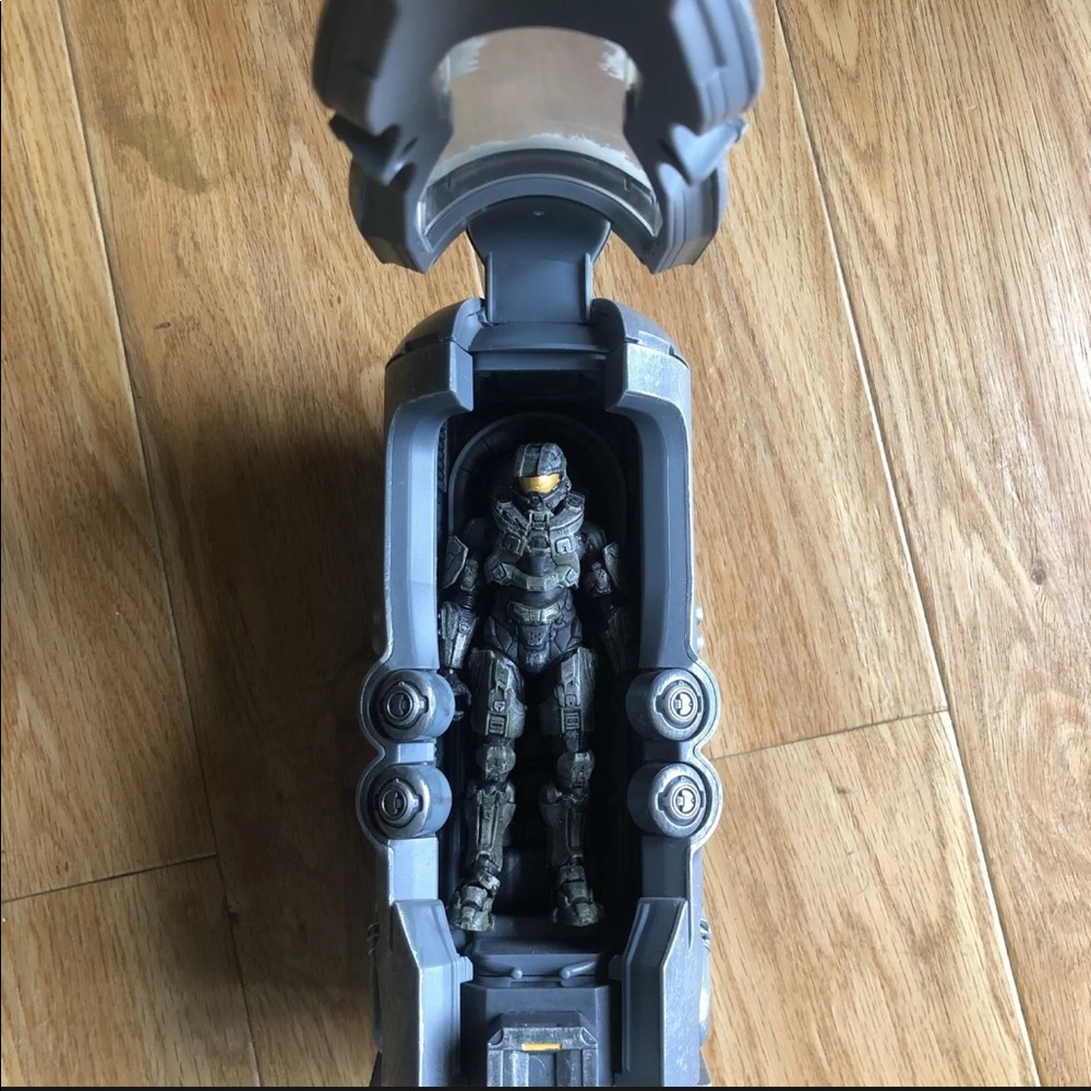 Halo 4 master chief action figures display